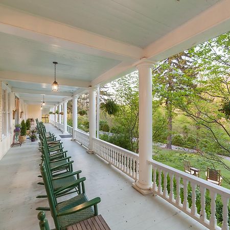 Grand Old Lady Hotel Уэйнсвилл Экстерьер фото