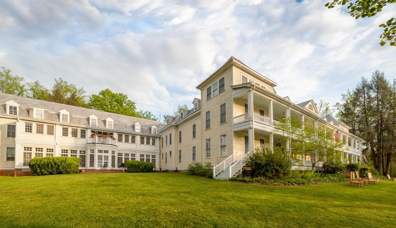 Grand Old Lady Hotel Уэйнсвилл Экстерьер фото