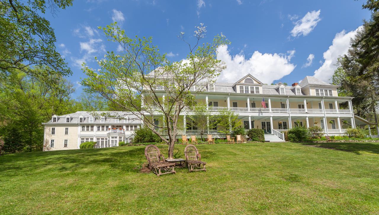 Grand Old Lady Hotel Уэйнсвилл Экстерьер фото